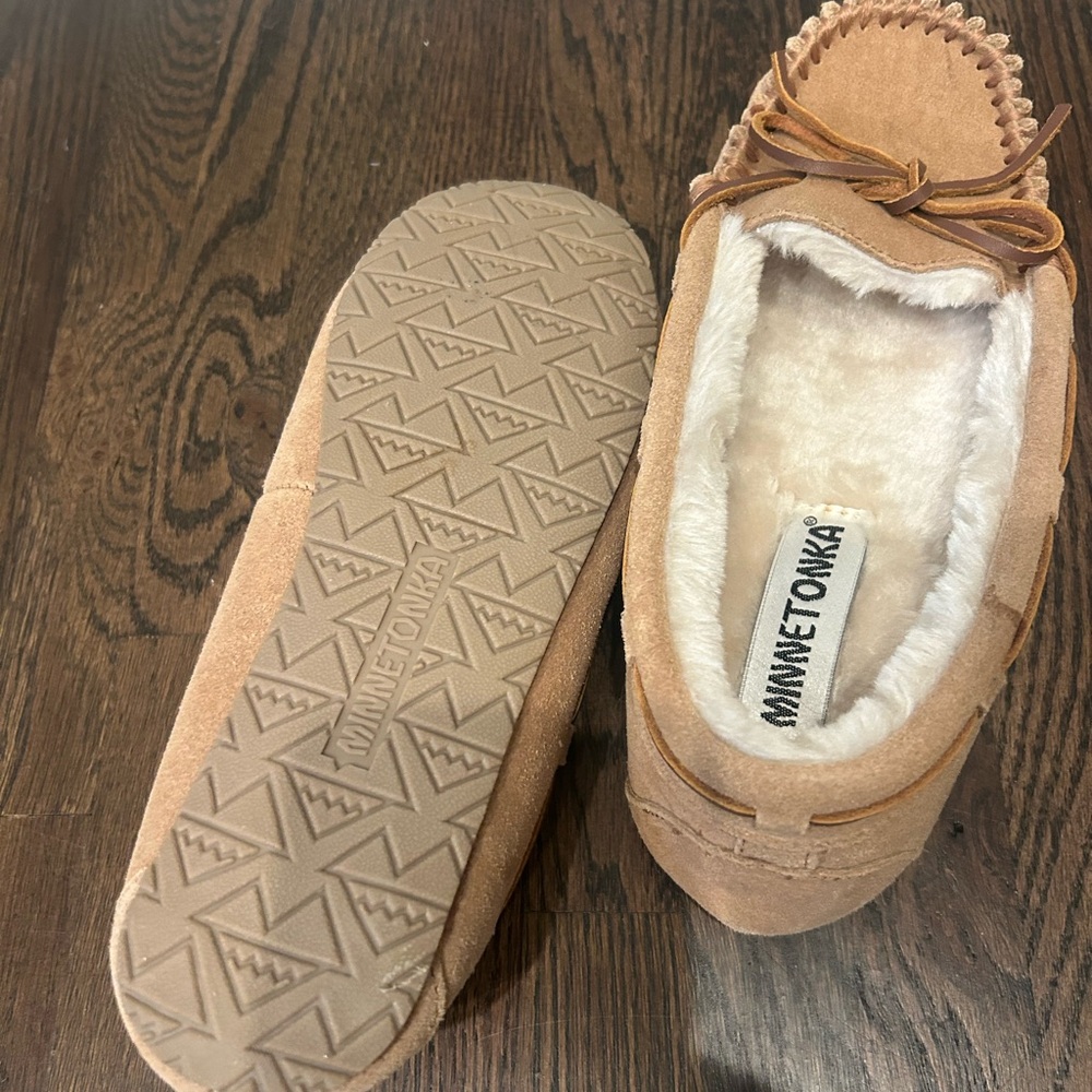 NWOT! Minnetonka Brown Suede Moccasins - Cally Style. - Picture 6 of 7